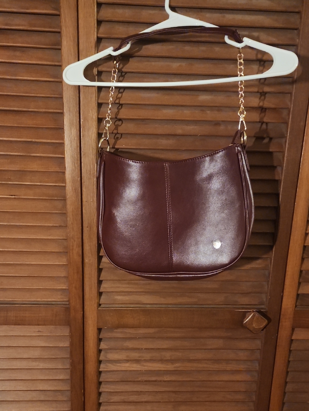 Classic Wine Leather Shoulder Bag with Gold Chain Detail